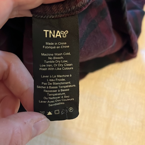 🇨🇦TNA Plaid Long Sleeve - Picture 4 of 5